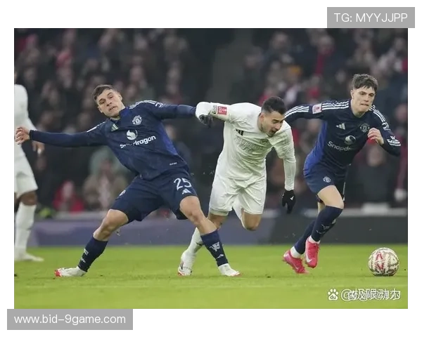 足球球星因放火烧自家引发巨大争议，背后真相令人大跌眼镜